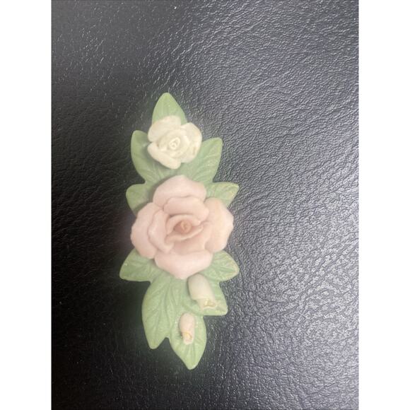 Vtg Victorian Porcelain China Rose Flower Brooch Pin Bar Figural 2.5” - Picture 2 of 4